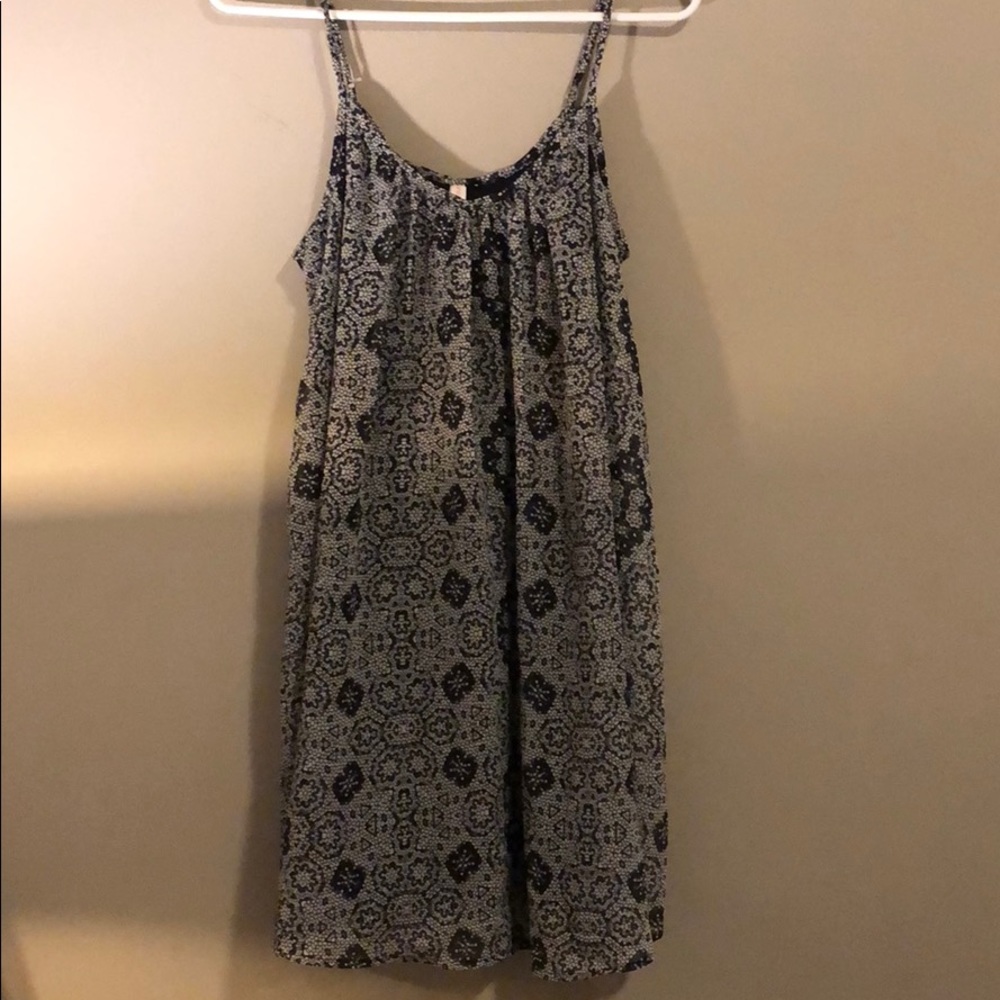 Black/white flowy dress